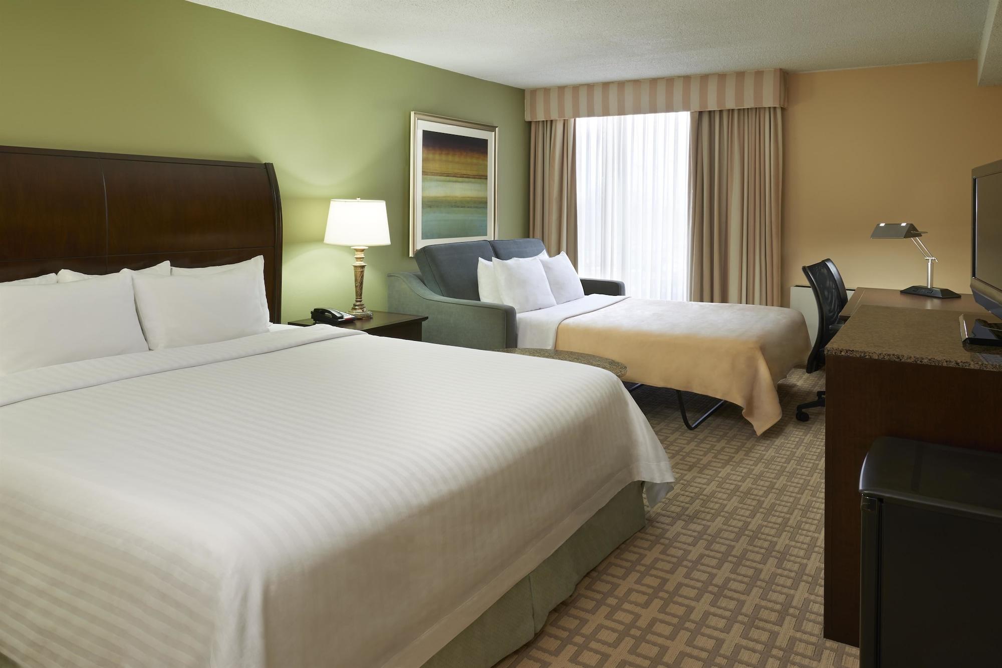 Hotel Carlingview Toronto Airport Місісаґа Екстер'єр фото