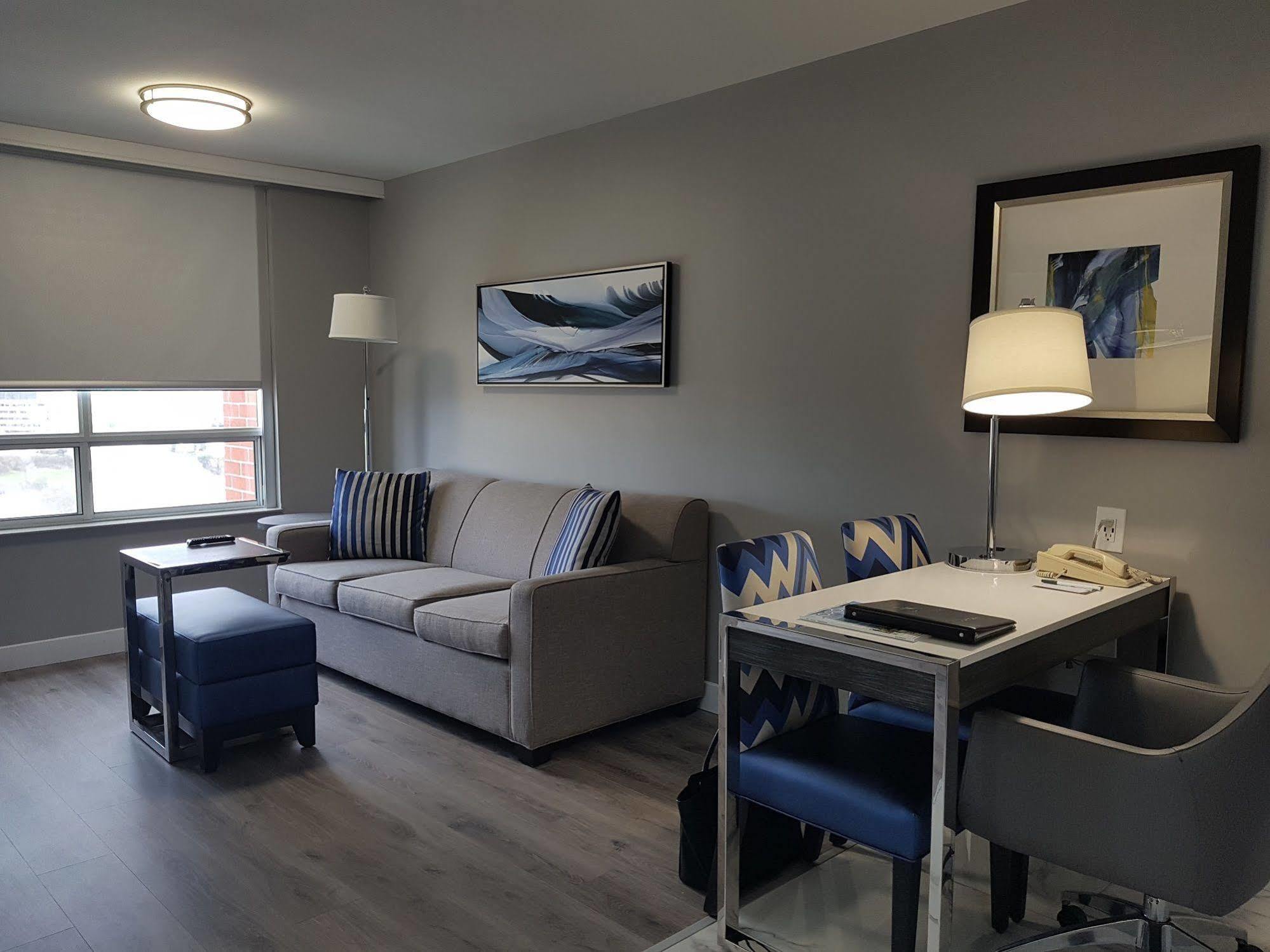 Hotel Carlingview Toronto Airport Місісаґа Екстер'єр фото