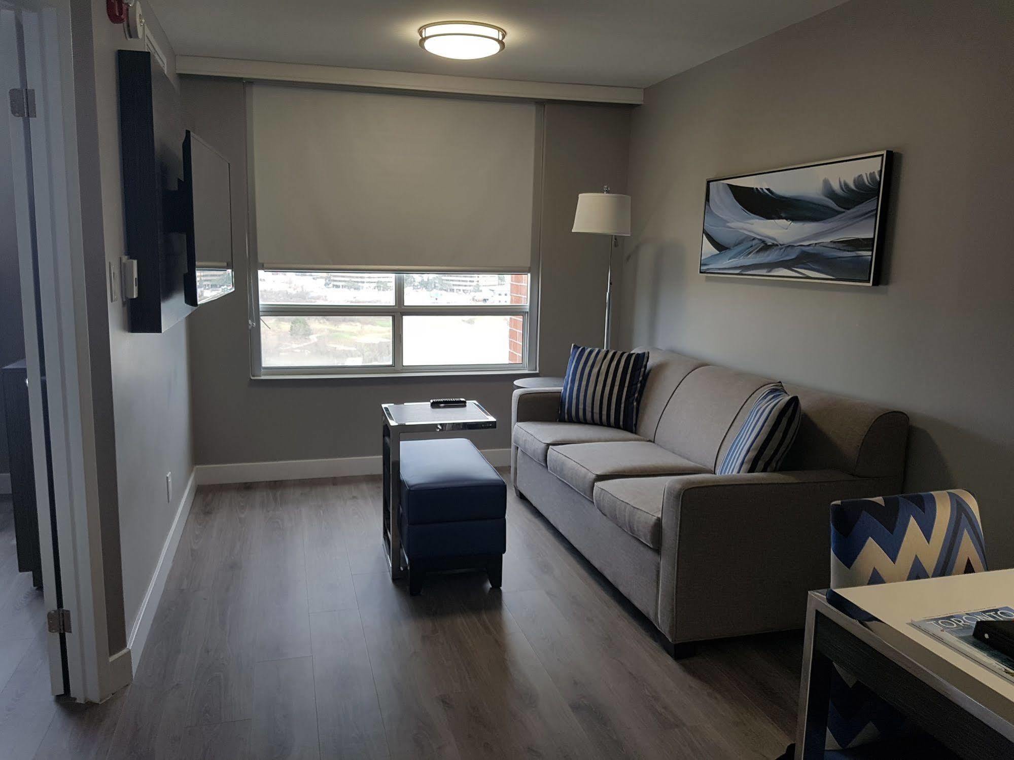 Hotel Carlingview Toronto Airport Місісаґа Екстер'єр фото