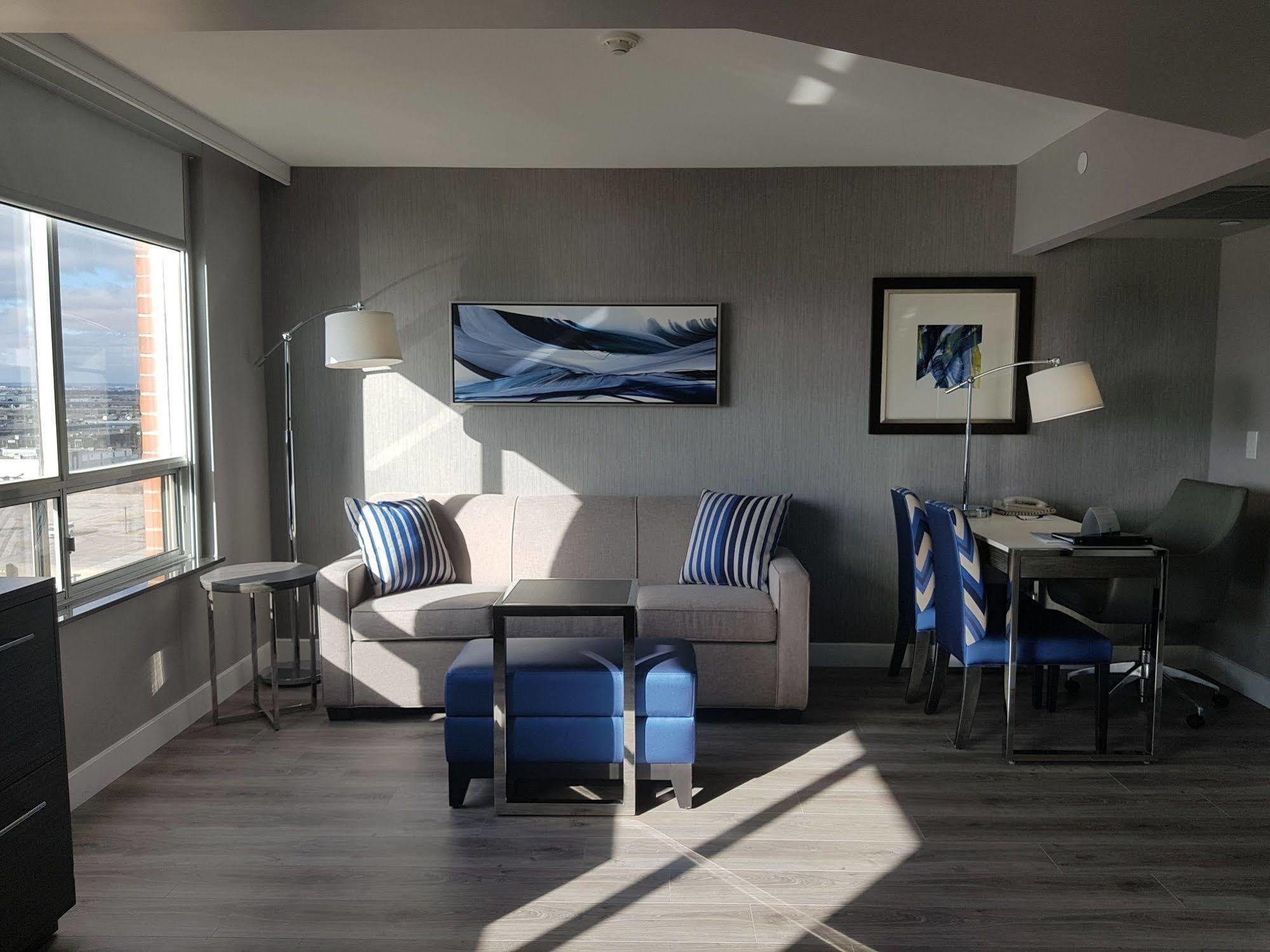 Hotel Carlingview Toronto Airport Місісаґа Екстер'єр фото
