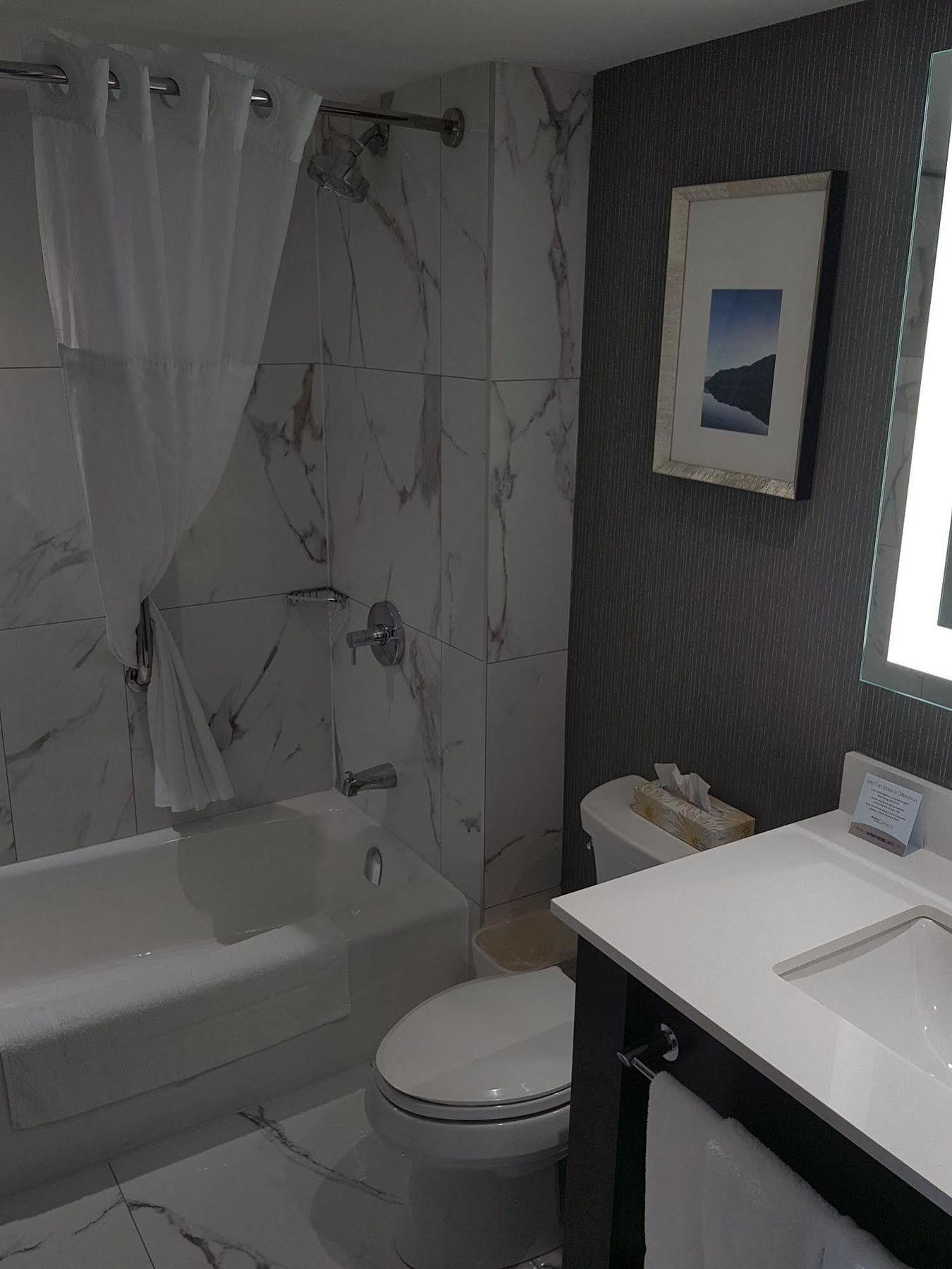Hotel Carlingview Toronto Airport Місісаґа Екстер'єр фото