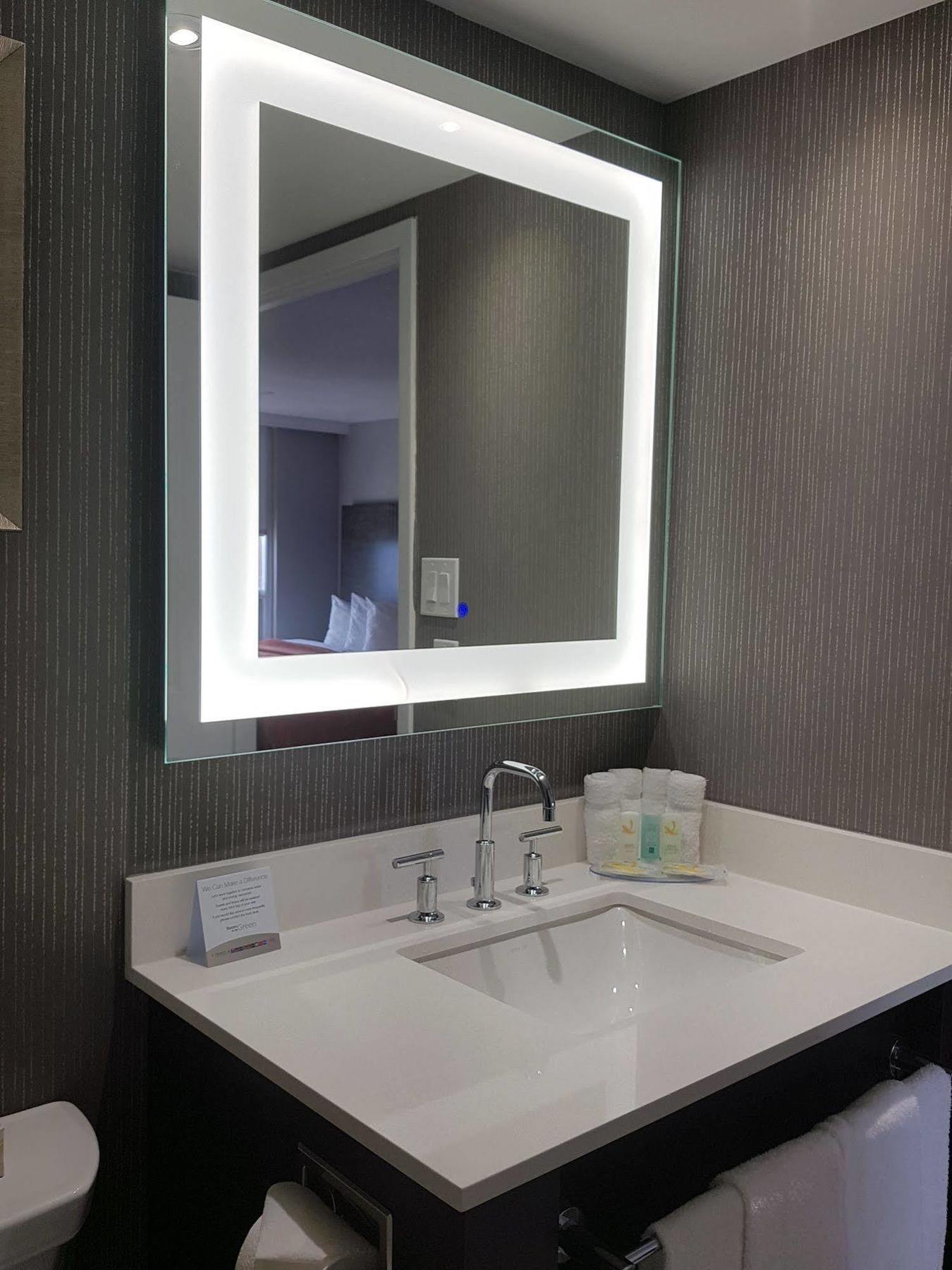 Hotel Carlingview Toronto Airport Місісаґа Екстер'єр фото