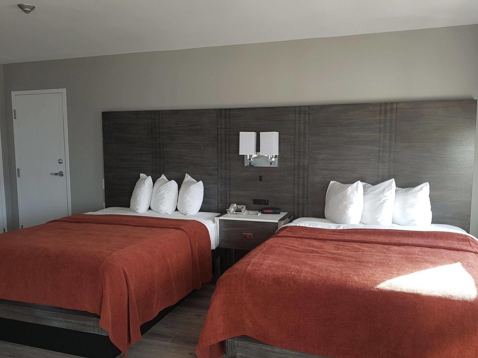 Hotel Carlingview Toronto Airport Місісаґа Екстер'єр фото