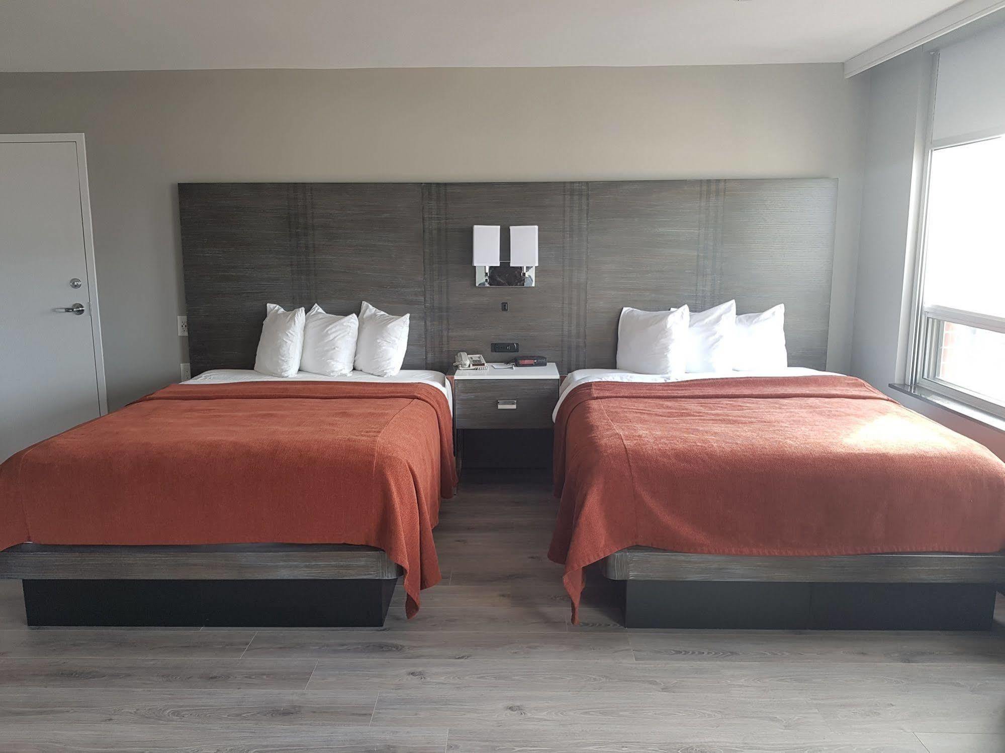 Hotel Carlingview Toronto Airport Місісаґа Екстер'єр фото