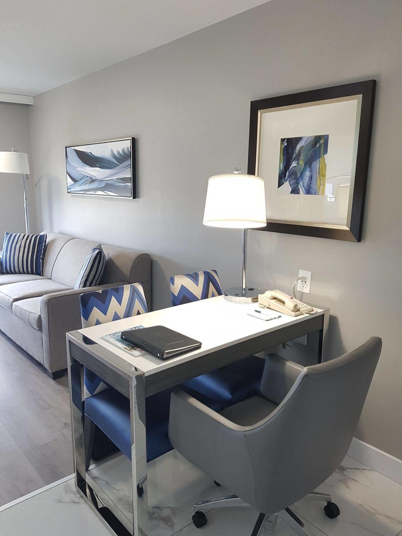 Hotel Carlingview Toronto Airport Місісаґа Екстер'єр фото